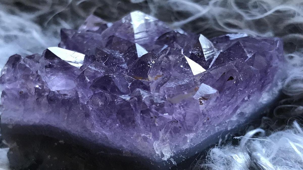 A História das Pedras de Cristal Caras A História das Pedras de Cristal Caras